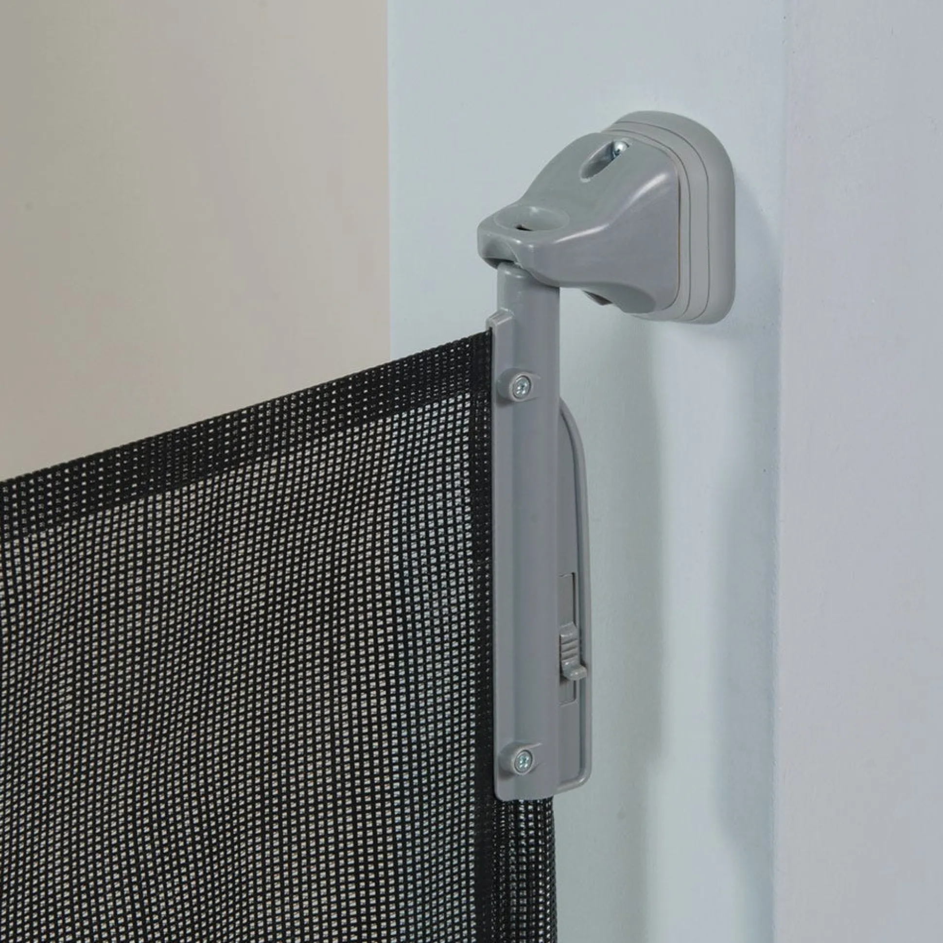 KidCo Retractable Safeway Gate