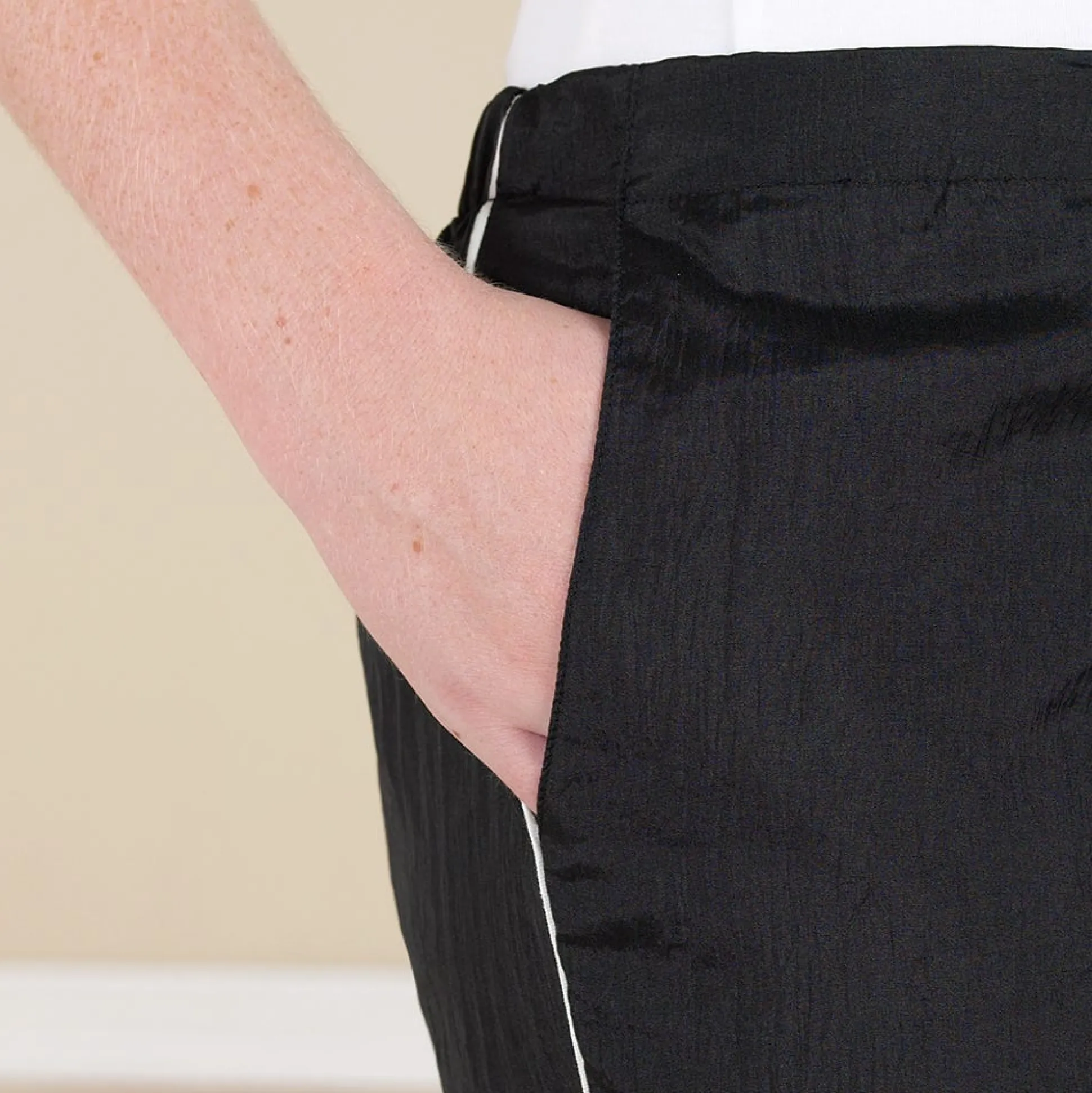 Top Performance Contrast Trim Drawstring Grooming Pants